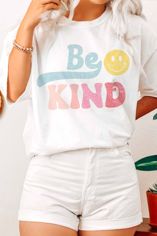 BE KIND HAPPY FACE GRAPHIC TEE