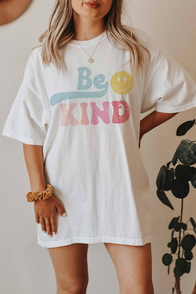 BE KIND HAPPY FACE GRAPHIC TEE